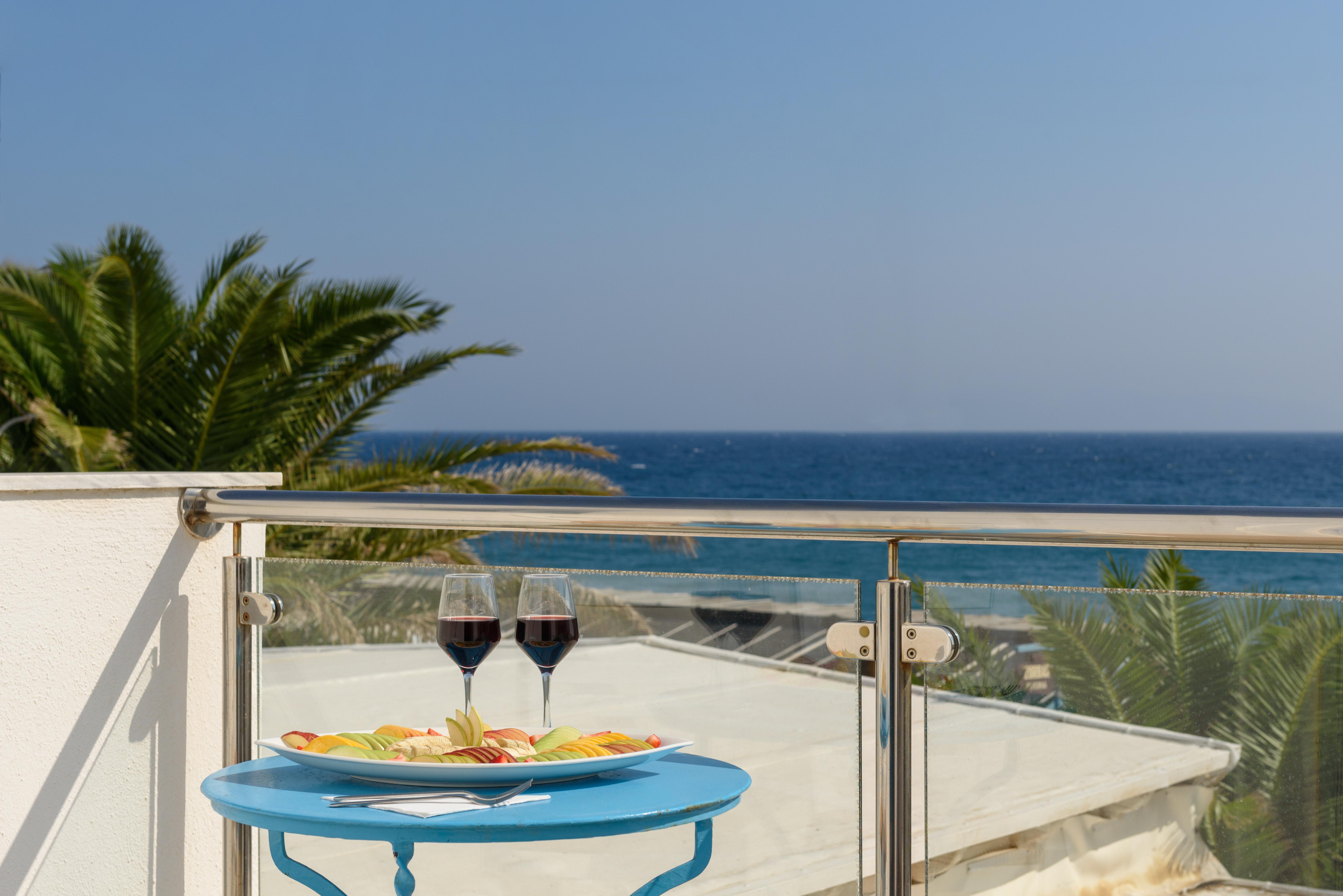 Alesahne Beach Hotel Kamári Buitenkant foto