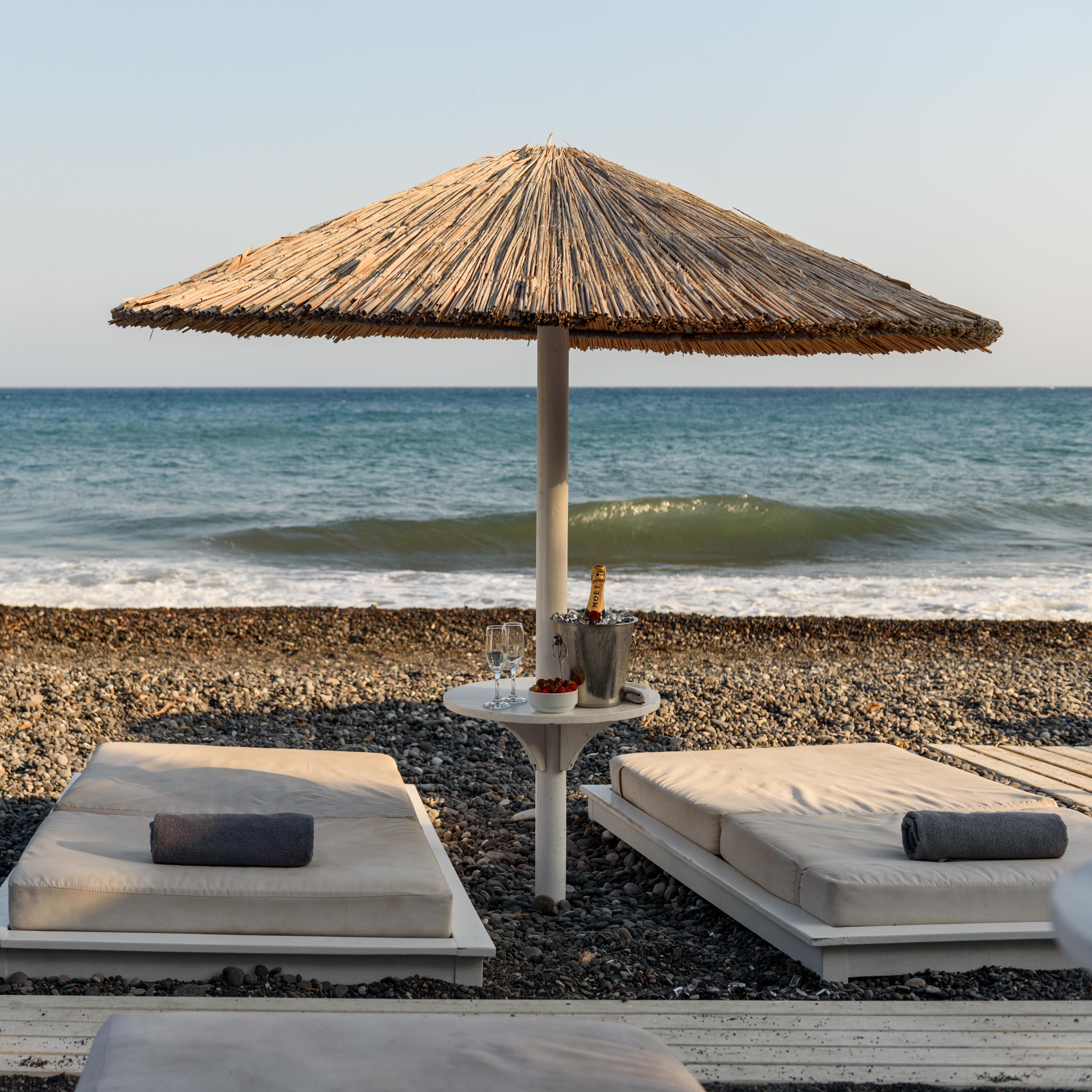 Alesahne Beach Hotel Kamári Buitenkant foto