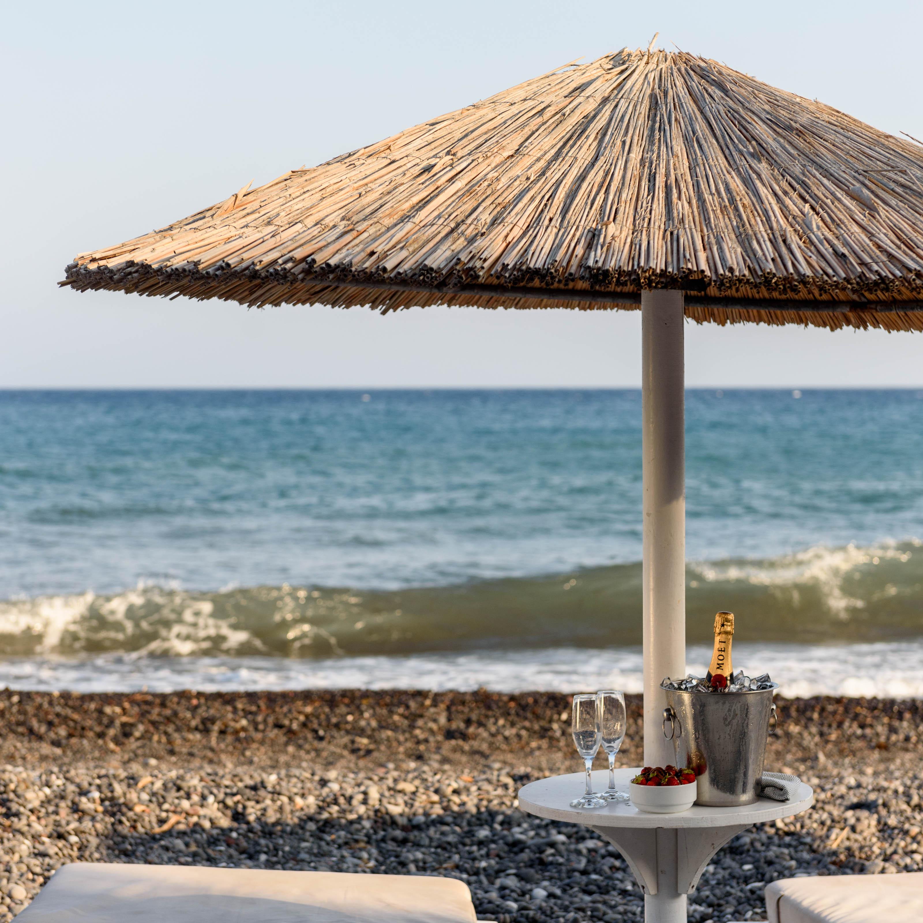 Alesahne Beach Hotel Kamári Buitenkant foto