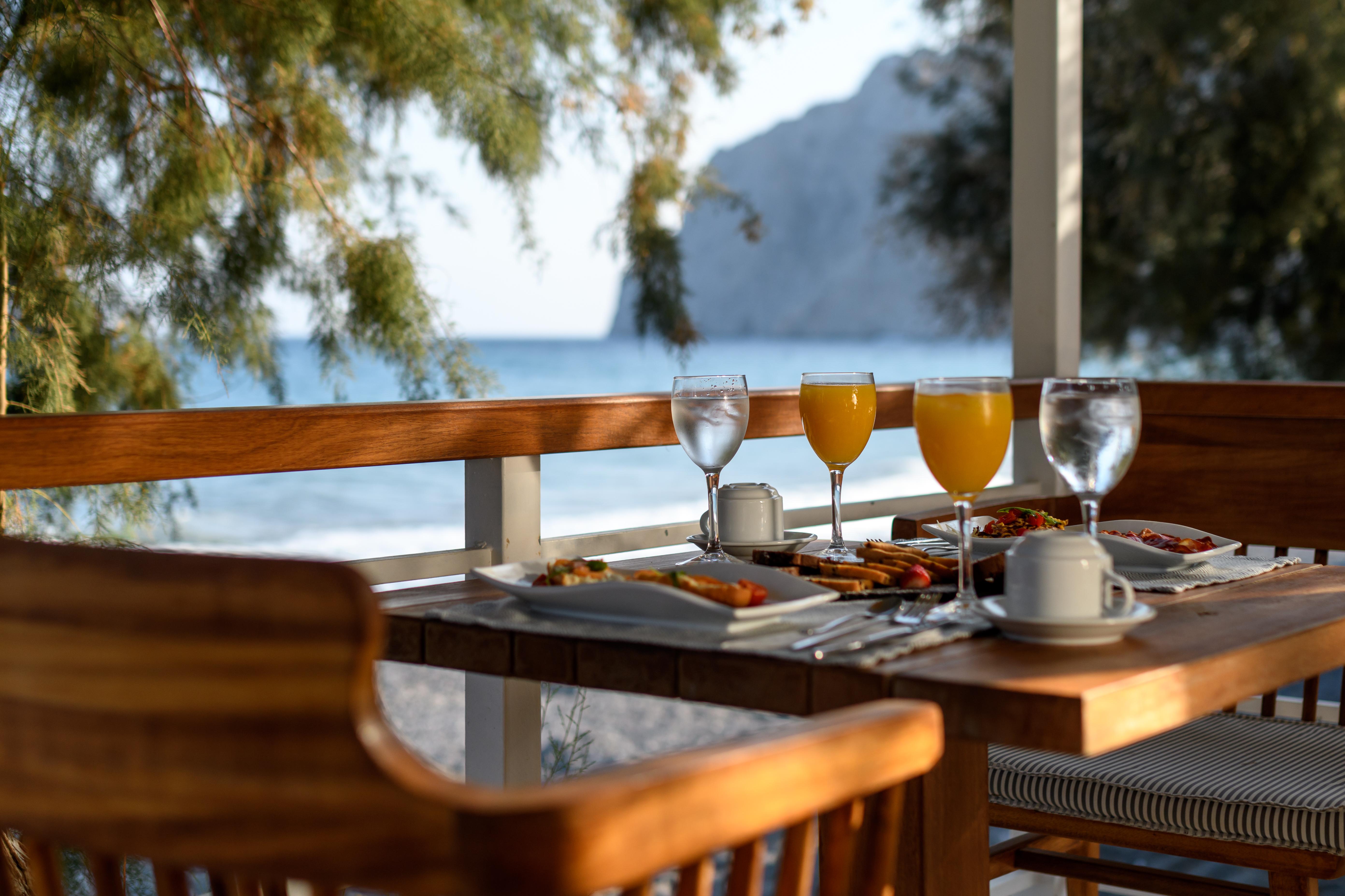Alesahne Beach Hotel Kamári Buitenkant foto